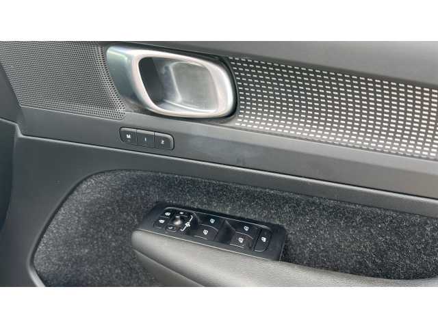 Volvo XC40 XC40 2.0 T4 R DESIGN Pro 5dr AWD Geartronic 