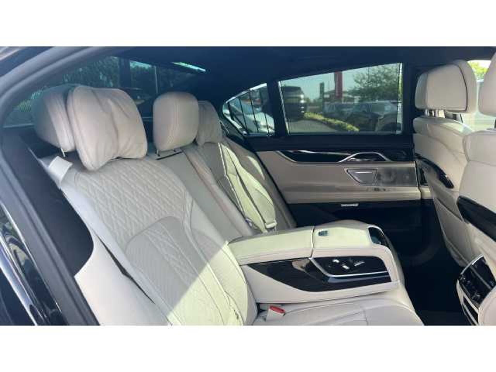 BMW 7 SERIES 750i M Sport 4dr Auto 