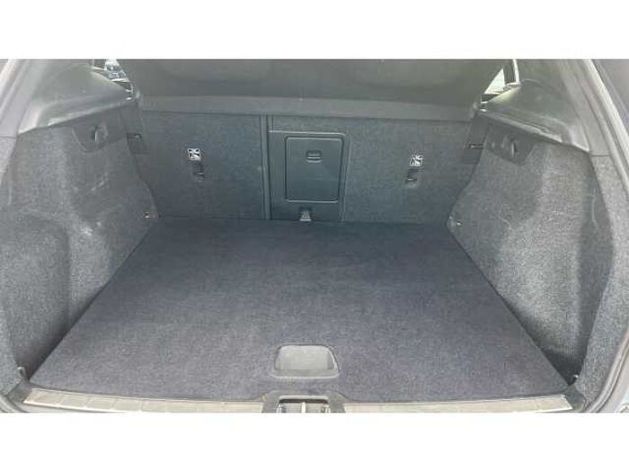 Volvo XC40 XC40 2.0 T4 R DESIGN Pro 5dr AWD Geartronic 