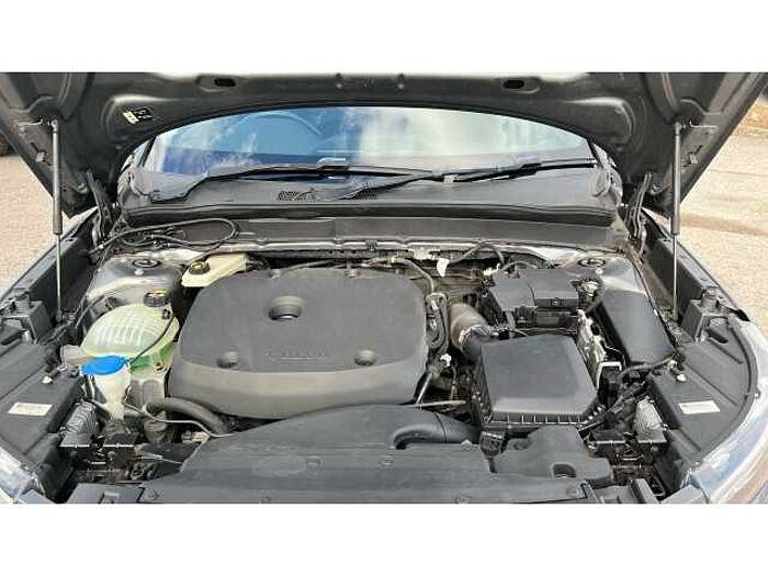 Volvo XC40 XC40 2.0 T4 R DESIGN Pro 5dr AWD Geartronic 