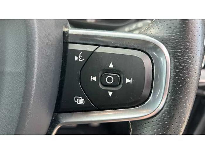 Volvo XC40 XC40 2.0 T4 R DESIGN Pro 5dr AWD Geartronic 