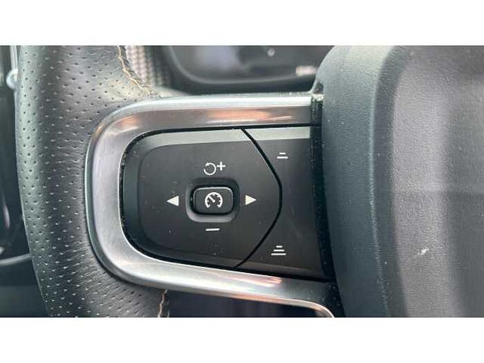 Volvo XC40 XC40 2.0 T4 R DESIGN Pro 5dr AWD Geartronic 