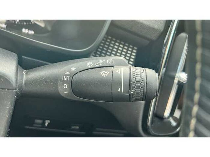 Volvo XC40 XC40 2.0 T4 R DESIGN Pro 5dr AWD Geartronic 
