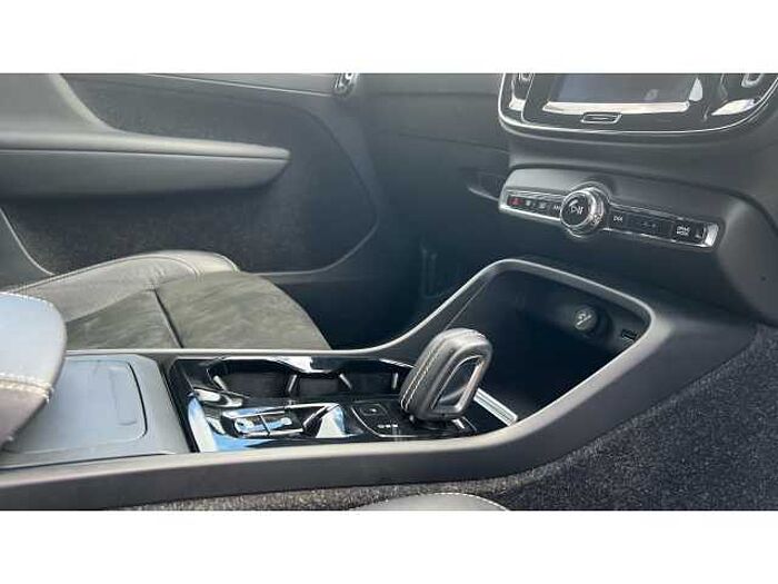Volvo XC40 XC40 2.0 T4 R DESIGN Pro 5dr AWD Geartronic 