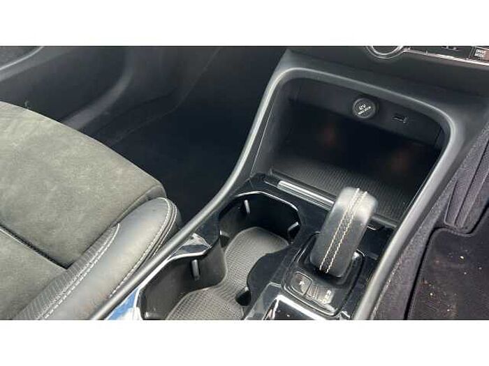 Volvo XC40 XC40 2.0 T4 R DESIGN Pro 5dr AWD Geartronic 