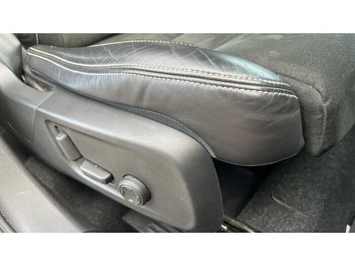 Volvo XC40 XC40 2.0 T4 R DESIGN Pro 5dr AWD Geartronic 