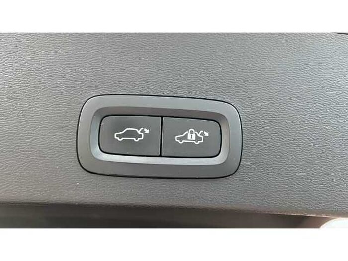 Volvo XC40 XC40 2.0 T4 R DESIGN Pro 5dr AWD Geartronic 