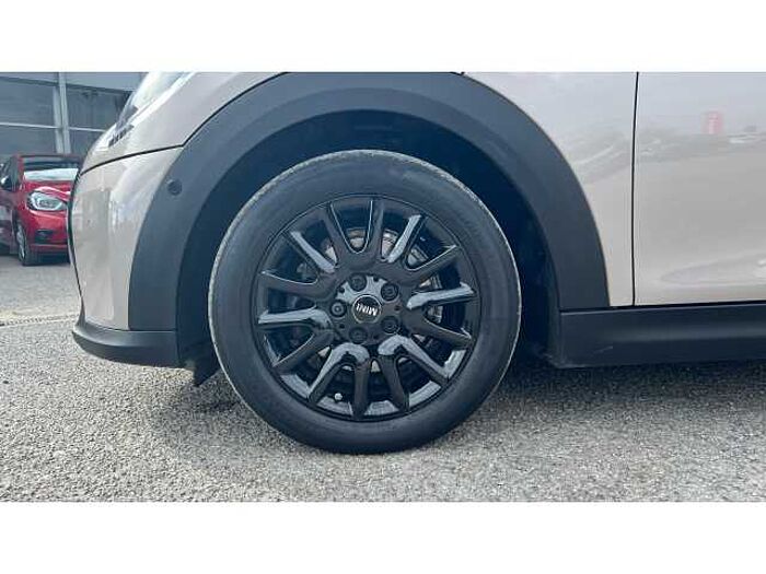 MINI Mini HATCHBACK 1.5 Cooper Classic 3dr Auto 